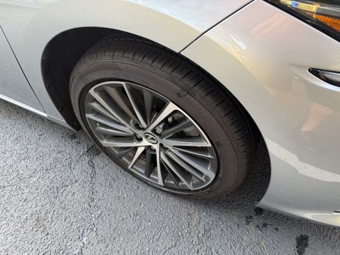 Certified 2023 Lexus ES 250 w/ Premium Package AWD/4WD image 11
