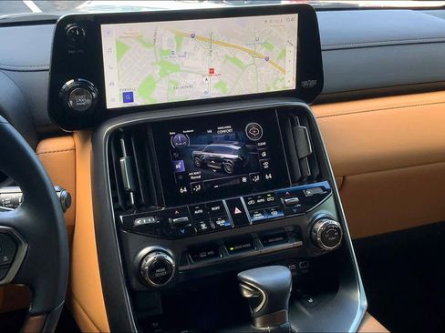 Used 2024 Lexus LX 600 4WD w/ Luxury Package image 6