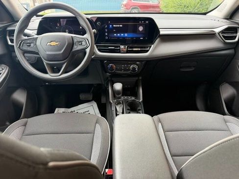 Used 2025 Chevrolet TrailBlazer LT AWD/4WD image 15