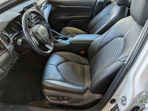 Used 2022 Toyota Camry SE w/ Cold Weather Package image 15