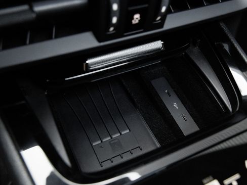 Certified 2024 Porsche Cayenne AWD/4WD image 22