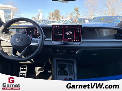 Used 2025 Volkswagen Tiguan SE R-Line image 12