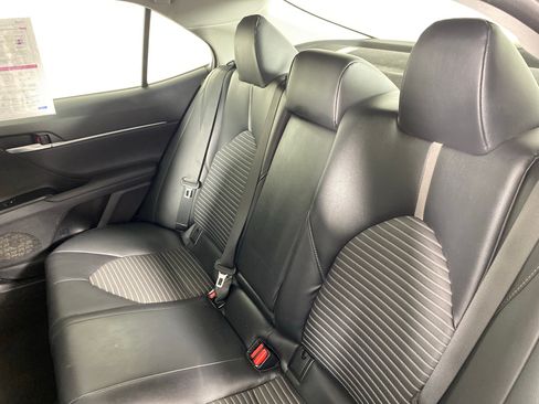 Used 2018 Toyota Camry SE w/ Moonroof Package FWD image 31