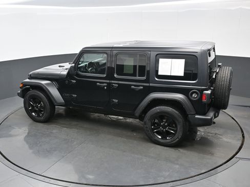 Used 2022 Jeep Wrangler Unlimited Sport image 32