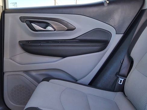 Used 2024 GMC Terrain SLE image 17