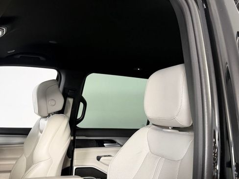 Certified 2025 Jeep Wagoneer 4WD image 22