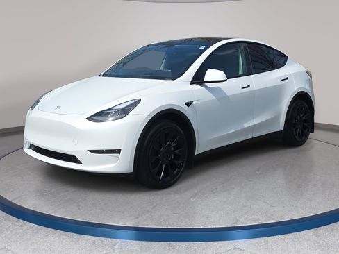 Used 2024 Tesla Model Y Long Range image 1