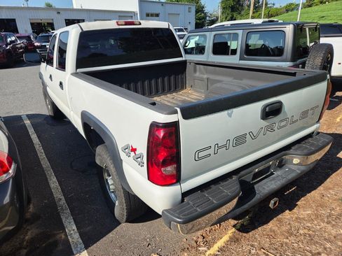 Used 2007 Chevrolet Silverado 2500 W/T w/ Heavy-Duty Power Package AWD/4WD image 8
