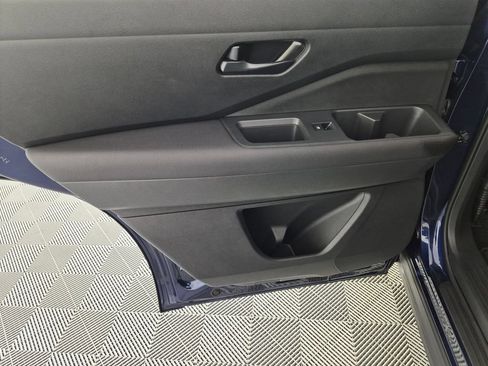 Used 2025 Nissan Pathfinder SV w/ SV Premium Package FWD image 28