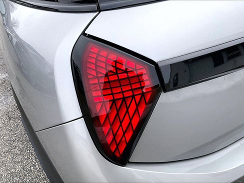 Certified 2025 MINI Cooper 2-Door Hardtop image 30