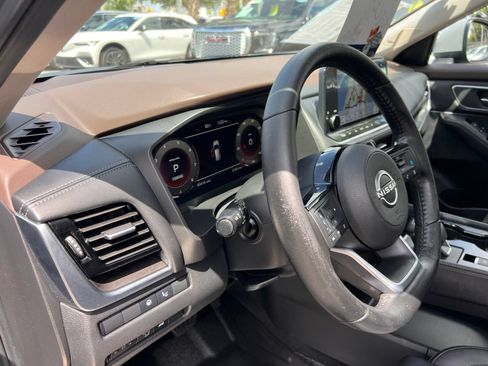 Used 2023 Nissan Rogue Platinum w/ Platinum Premium Package FWD image 35