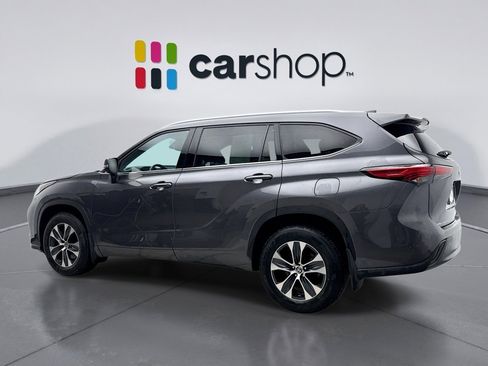Used 2022 Toyota Highlander XLE image 3