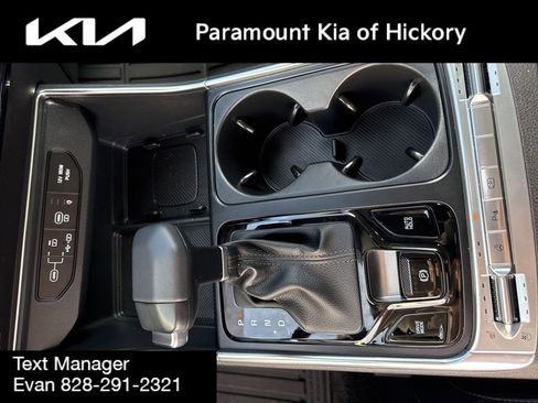 Used 2025 Kia Carnival SX Prestige image 28