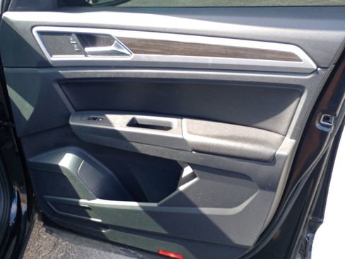 Used 2018 Volkswagen Atlas SE image 24