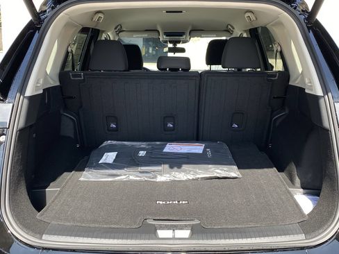 New 2026 Nissan Rogue SV FWD image 13