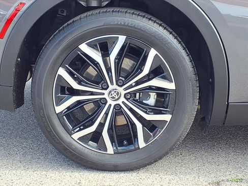 Used 2024 Toyota Crown XLE image 7