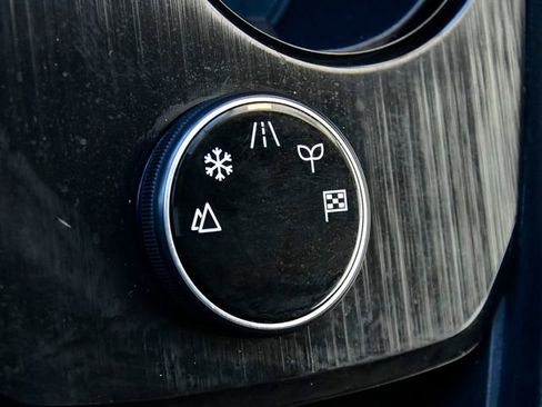 Used 2023 Nissan Rogue S image 25