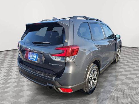 Used 2020 Subaru Forester Premium AWD/4WD image 4