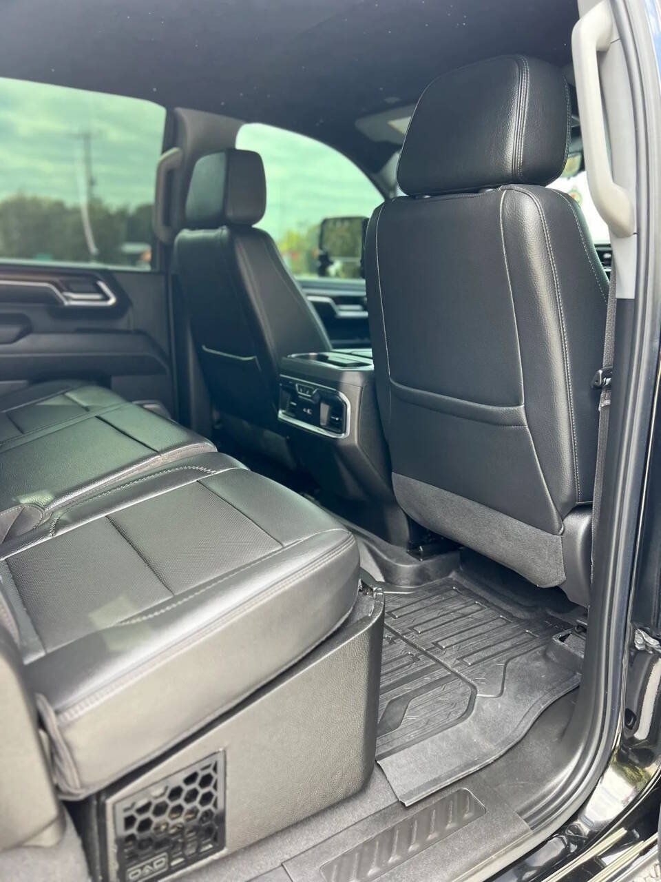 Used 2024 GMC Sierra 3500 Denali w/ Technology Package AWD/4WD image 24