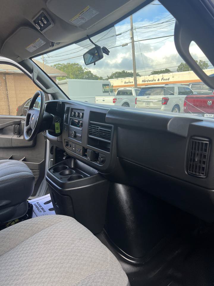 Used 2022 Chevrolet Express 3500 LS RWD image 9
