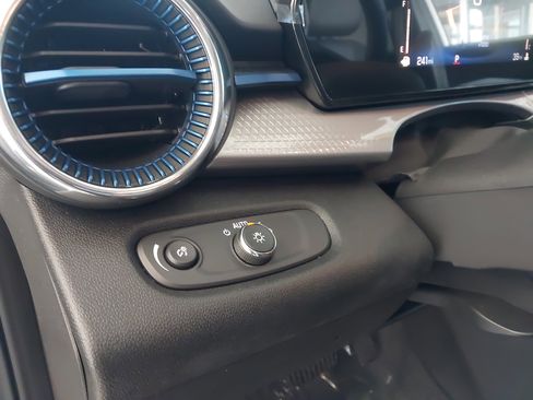 Used 2025 Chevrolet Trax LT w/ Driver Confidence Package image 24