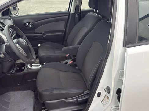 Used 2016 Nissan Versa SV FWD image 9