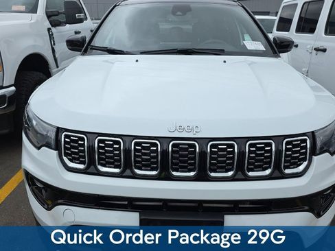 Used 2025 Jeep Compass Limited AWD/4WD image 3