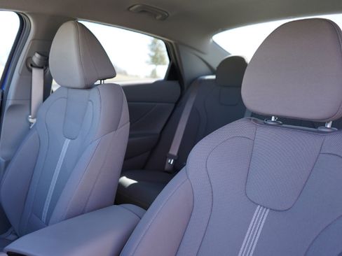 Used 2025 Hyundai Elantra SE image 8