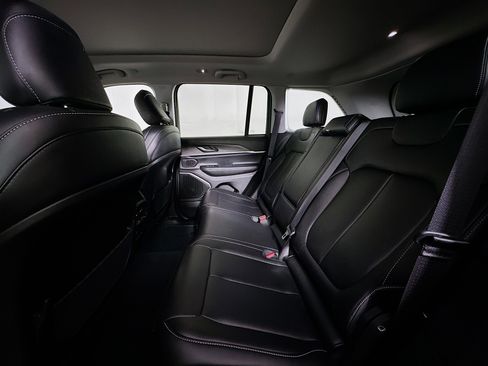 Used 2023 Jeep Grand Cherokee 4WD 4xe image 28