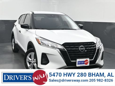Used 2025 Nissan Kicks Play S FWD image 1