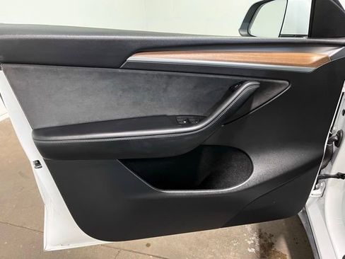 Used 2024 Tesla Model Y Long Range AWD/4WD image 20