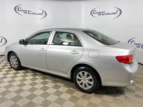 Used 2010 Toyota Corolla LE image 3