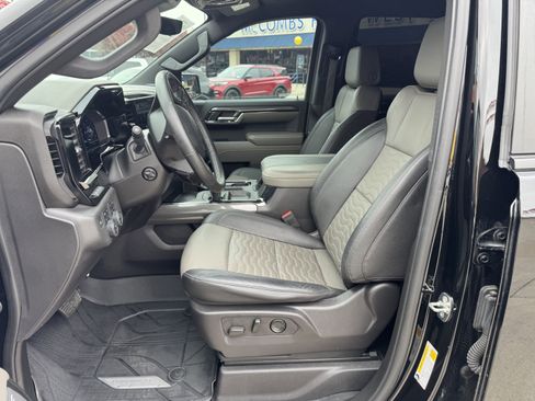 Used 2024 Chevrolet Silverado 1500 ZR2 w/ Technology Package image 17