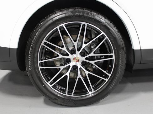 New 2026 Porsche Cayenne image 13