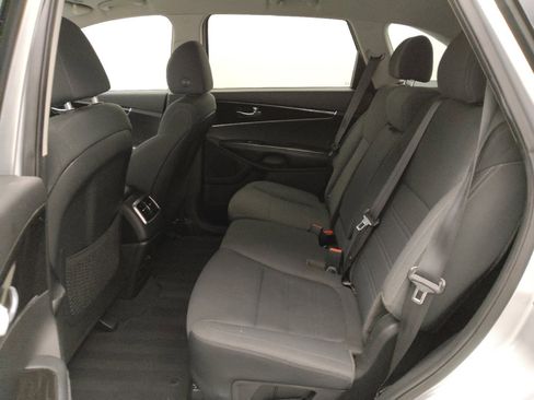 Used 2020 Kia Sorento LX image 18
