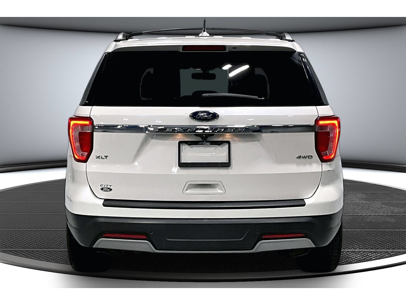 Used 2019 Ford Explorer XLT w/ Equipment Group 201A AWD/4WD image 6