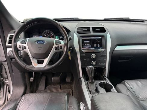 Used 2015 Ford Explorer XLT w/ Equipment Group 202A image 10