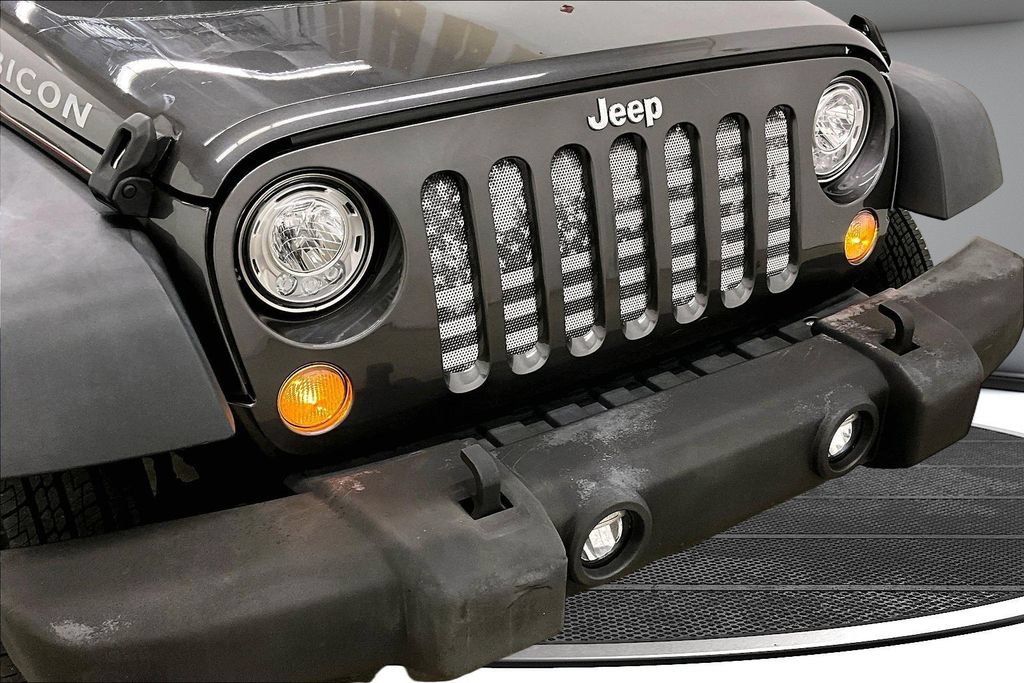Used 2018 Jeep Wrangler Unlimited Rubicon w/ Connectivity Group AWD/4WD image 32