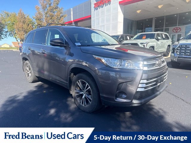 Used 2017 Toyota Highlander LE AWD/4WD image 2