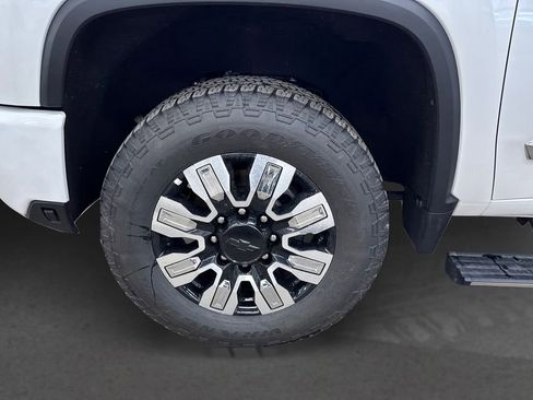 Used 2024 Chevrolet Silverado 2500 High Country w/ Technology Package image 11