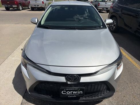 Used 2022 Toyota Corolla LE FWD image 14