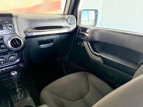 Used 2017 Jeep Wrangler Unlimited Willys image 28