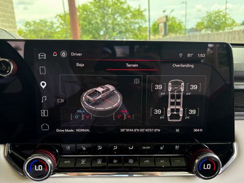 Used 2026 GMC Canyon AT4X w/ AT4X AEV Edition AWD/4WD image 38