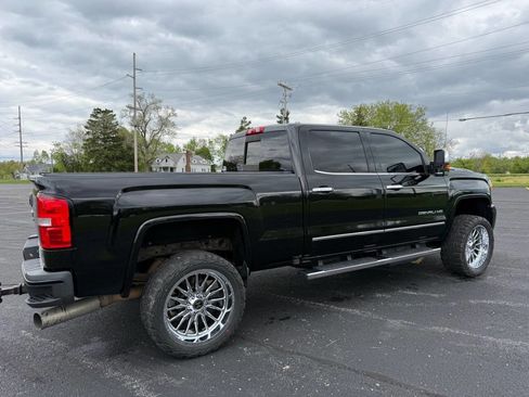 Used 2018 GMC Sierra 2500 Denali w/ Duramax Plus Package AWD/4WD image 7