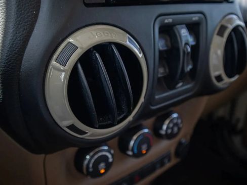 Used 2017 Jeep Wrangler Unlimited Sahara AWD/4WD image 37