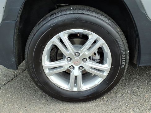 Certified 2024 GMC Terrain SLE image 9