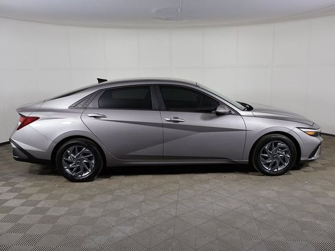 Used 2024 Hyundai Elantra SEL image 13