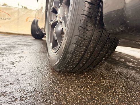 Used 2020 Chrysler Pacifica Limited w/ Advanced Safetytec Group image 41