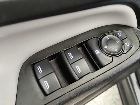 Used 2022 Chevrolet Equinox LS w/ LS Convenience Package FWD image 23