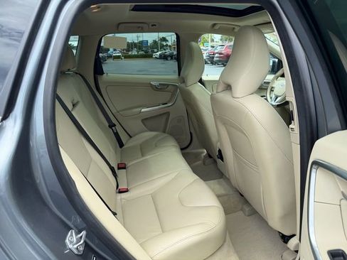 Used 2016 Volvo XC60 T6 w/ Proximity Package AWD/4WD image 18